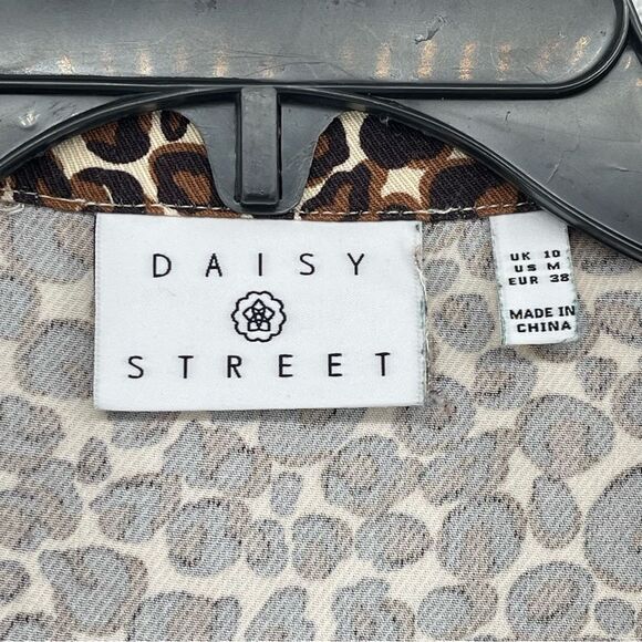 Daisy Street (ASOS) Women’s Leopard Print Short Sleeve Button Front Shirt Medium - Picture 4 of 12